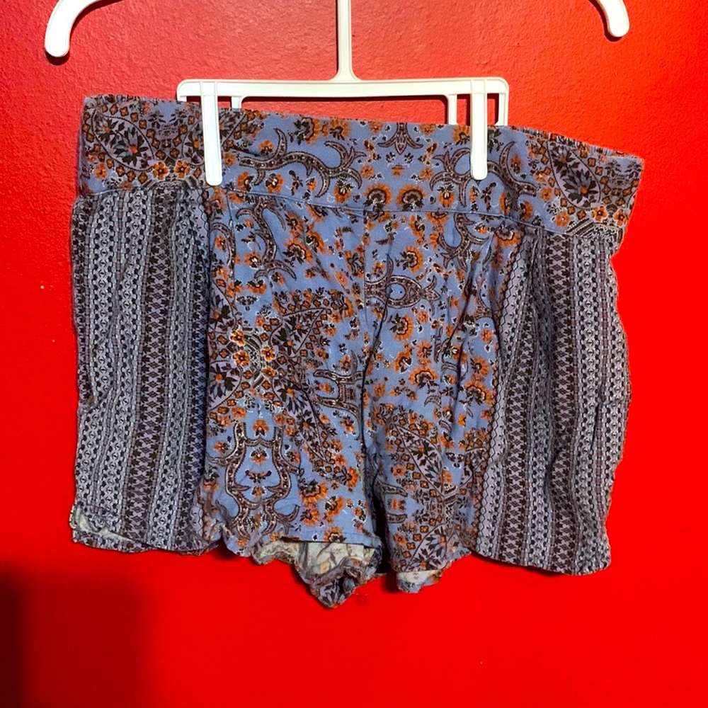 Cute light weight shorts. Paisley print